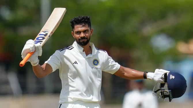 Duleep Trophy : ऋतुराज गायकवाडने वेस्ट झोनला संकटातून काढलं बाहेर, पण 16 धावांसाठी बसला धक्का