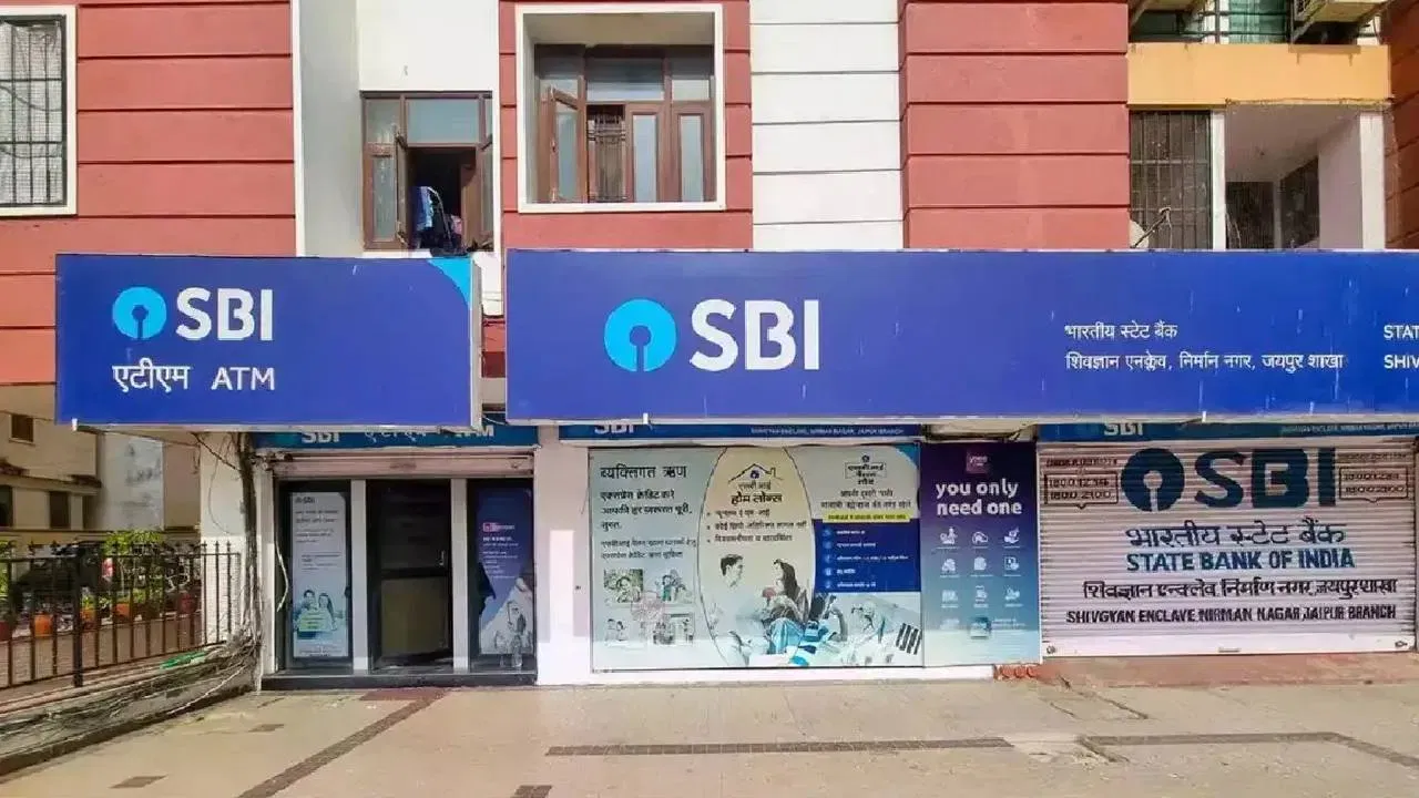 तसेच, कॉर्पोरेट क्रेडिट किंवा हाय व्हॅल्यू क्रेडिटमध्ये किमान 3 वर्षांचा अनुभव असावा. उमेदवाराला क्रेडिट मॉनिटरिंग, बॅलन्स शीट आणि फायनान्शियल ॲनालिसिस यासारख्या तांत्रिक माहितीचा अनुभवही असावा.