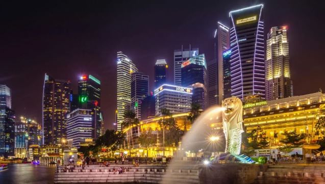 सिंगापूरचा डॉलर भारतीय रुपयाच्या तुलानेत चांगलाच मजबूत आहे. त्यामुळे त्यामुळे तुम्ही सिंगापूरचे चलन भारतात आणले तर तुम्हाला जास्त पैसे मिळतील. पण सिंगापूरचा एक डॉलर म्हणजे किती रुपये ते जाणून घेऊयात..