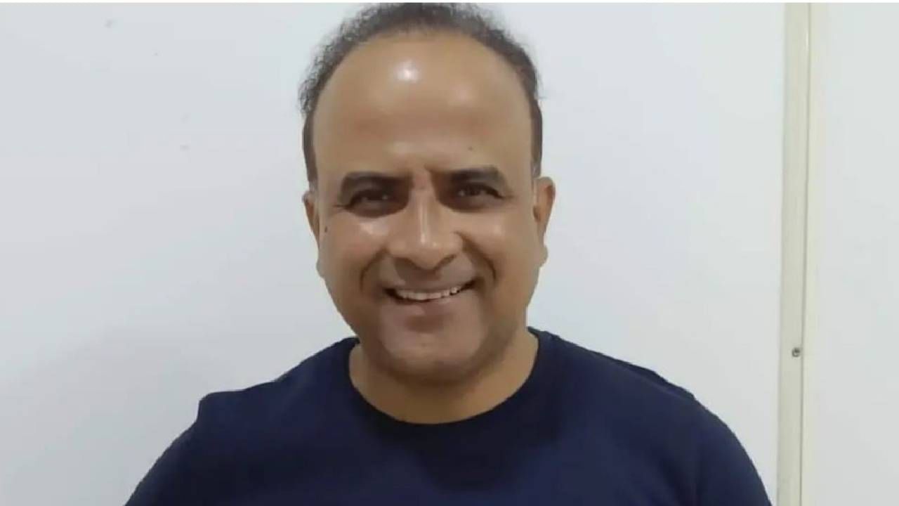 समीर चौघुलने यांनी दिलेल्या एका मुलाखतीमध्ये मुख्यमंत्री देवेंद्र फडणवीस यांच्या विमानातील भेटीचा किस्सा सांगितला आहे. आता नेमकं काय म्हणाले चला जाणून घेऊया...