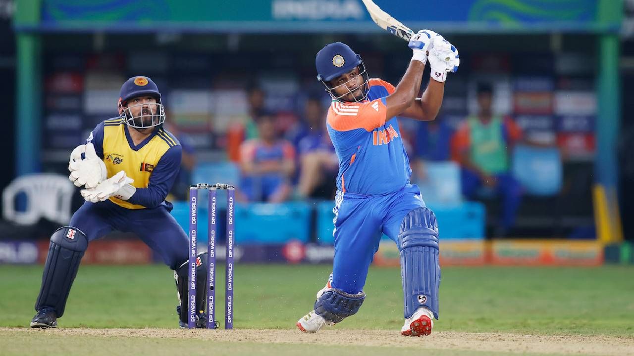 संजू सॅमसन टी20 आंतरराष्ट्रीय क्रिकेटध्ये सर्वाधिक षटकार मारणारा भारतीय यष्टीरक्षक ठरला आहे. त्याच्या नावावर आता 55 षटकार आहे. श्रीलंकेविरुद्ध पहिला षटकार मारला तेव्हाच त्याने धोनीला मागे टाकलं होतं. (Photo- ACC)