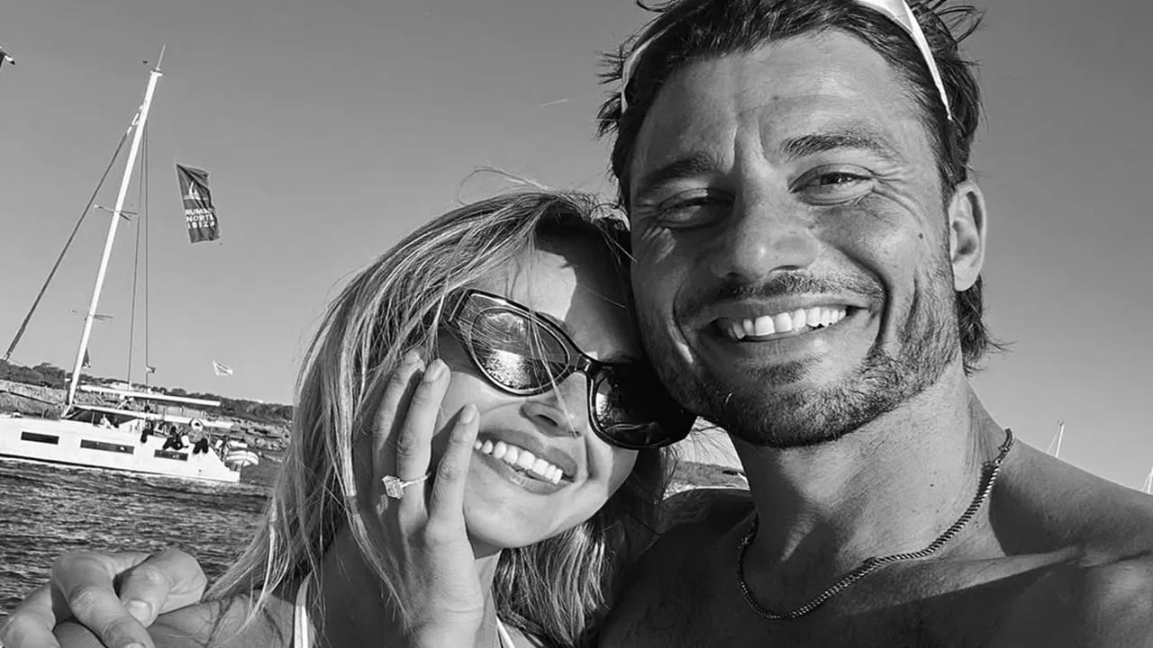 मार्कस स्टोयनिस याने काहीच महिन्यांपूर्वी एकदिवसीय क्रिकेटमधून निवृत्ती घेतली होती. स्टोयनिसने ऑस्ट्रेलियाचं 71 सामन्यांमध्ये प्रतिनिधित्व केलं होतं. तर स्टोनिस आतापर्यंत 74 टी 20i सामने खेळला आहे. मीडिया रिपोर्ट्सनुसार,  स्टोयनिसचं नेटवर्थ हे 40 कोटी रुपयांपर्यंत आहे. तसेच स्टोयनिस आयपीएलमध्ये पंजाब किंग्सचं प्रतिनिधित्व करतो. स्टोयनिसला आयपीएलच्या एका हंगामात खेळण्यासाठी 11 कोटी रुपये मिळतात. (Photo Credit : Instagram)