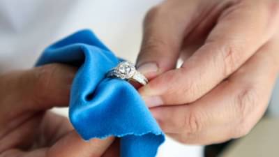 चांदीचे दागिने स्वच्छ करण्यासाठी हे 5 सोपे उपाय करा ट्राय