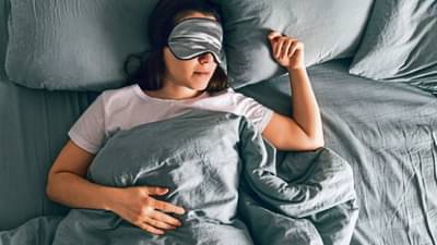 जगात अशीही नोकरी आहे? झोपण्यासाठी मिळतो भरघोस पगार, जाणून घ्या स्लीपर जॉब बद्दल