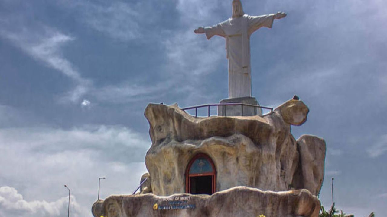 यानम: पुदुच्चेरीचा यानम जिल्हा चौथा सर्वात लहान जिल्हा आहे. याचे क्षेत्रफळ 30 चौरस किलोमीटर आहे. याची लोकसंख्या 55,626 आहे. येखील लोकसंख्येची घनता 1854 आहे.  