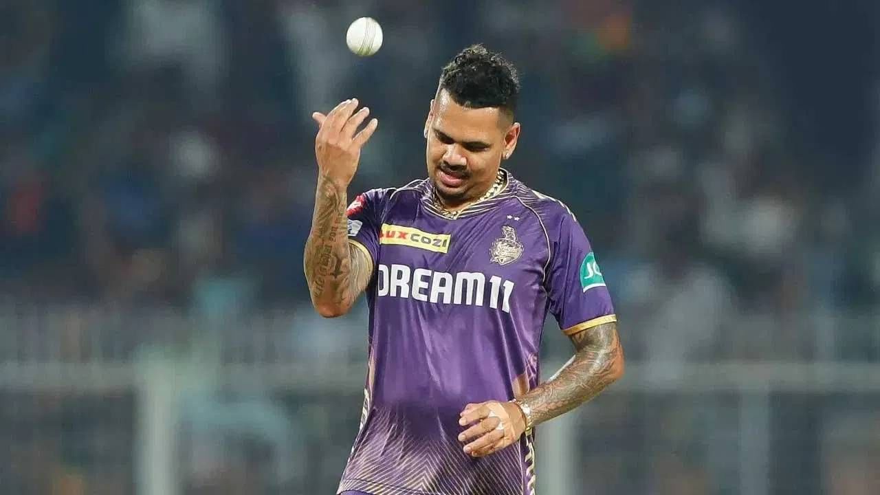 सीपीएलमध्ये नरेनचे एकूण 130 विकेट आहेत. त्यापैकी 99 विकेट ट्रिनबागो नाईट रायडर्सकडून आणि 31 गयाना अमेझॉन वॉरियर्सकडून आहेत. दोन वेगवेगळ्या फ्रँचायझी-आधारित टी20  लीगमध्ये 130 पेक्षा जास्त विकेट्स घेणारा तो जगातील पहिला खेळाडू बनला आहे.