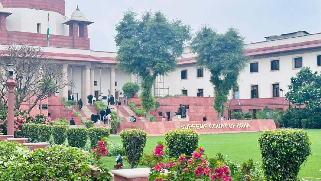  कोर्ट मास्टर (शॉर्टहँड) या पदासाठी भरती सुरू आहे. या भरतीसाठी उमेदवार sci.gov.in या वेबसाइटला भेट देऊन अर्ज करू शकतात. 15 सप्टेंबर ही भरतीसाठी शुल्क जमा करण्याची शेवटची तारीख आहे. 