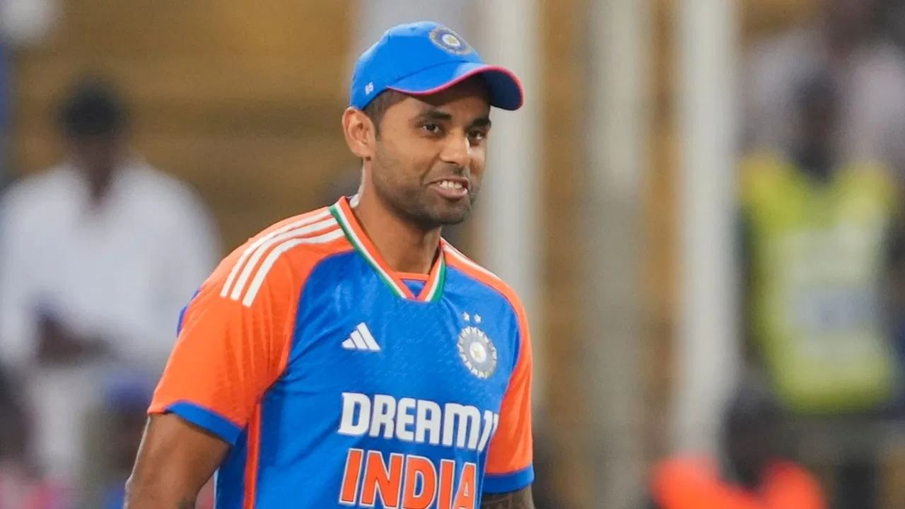 केंद्र सरकारने काही दिवसांपूर्वी घेतलेल्या एका निर्णयाचा परिणाम हा टीम इंडियावर झाला. भारतीय सरकारने ऑनलाईन गेमिंग एपवर बंदी घातली. त्यामुळे अनेक ऑनलाईन गेमिंग एप बंद झाले. ड्रीम 11 आणि बीसीसीआय यांच्यात करार होता. मात्र गेमिंग एप बंद झाल्याने बीसीसीआय आणि ड्रीम 11 ईलेव्हन यांच्यातील करार मोडीत निघाला.  (Photo Credit : PTI)