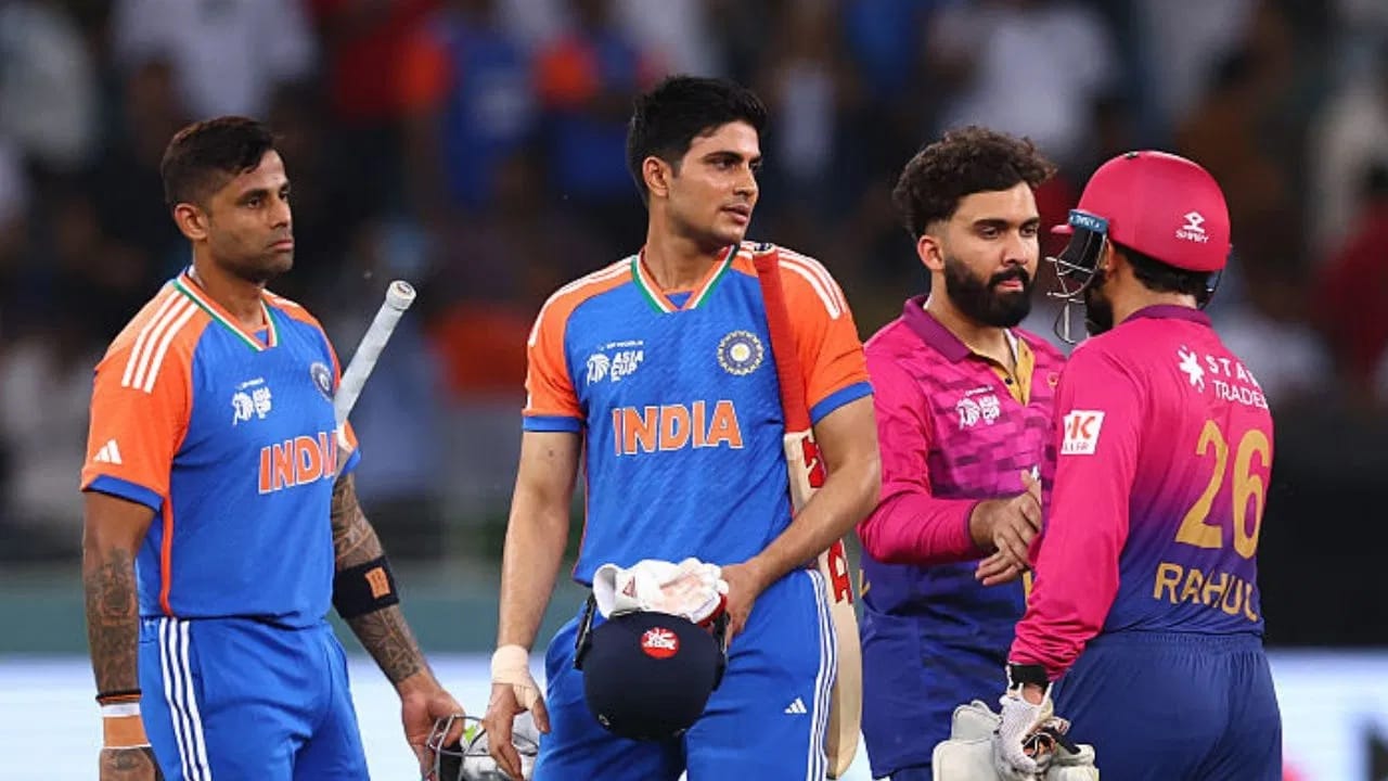 टीम इंडियाने आशिया कप 2025 मोहिमेतील आपल्या पहिल्याच सामन्यात ठसा उमटवला. भारताने यूएईवर धमाकेदार विजय साकारला. भारतीय संघाने सूर्यकुमार यादव याच्या नेतृत्वात यूएईवर 9 विकेट्सने विजय मिळवला. (Photo Credit: Getty Images)