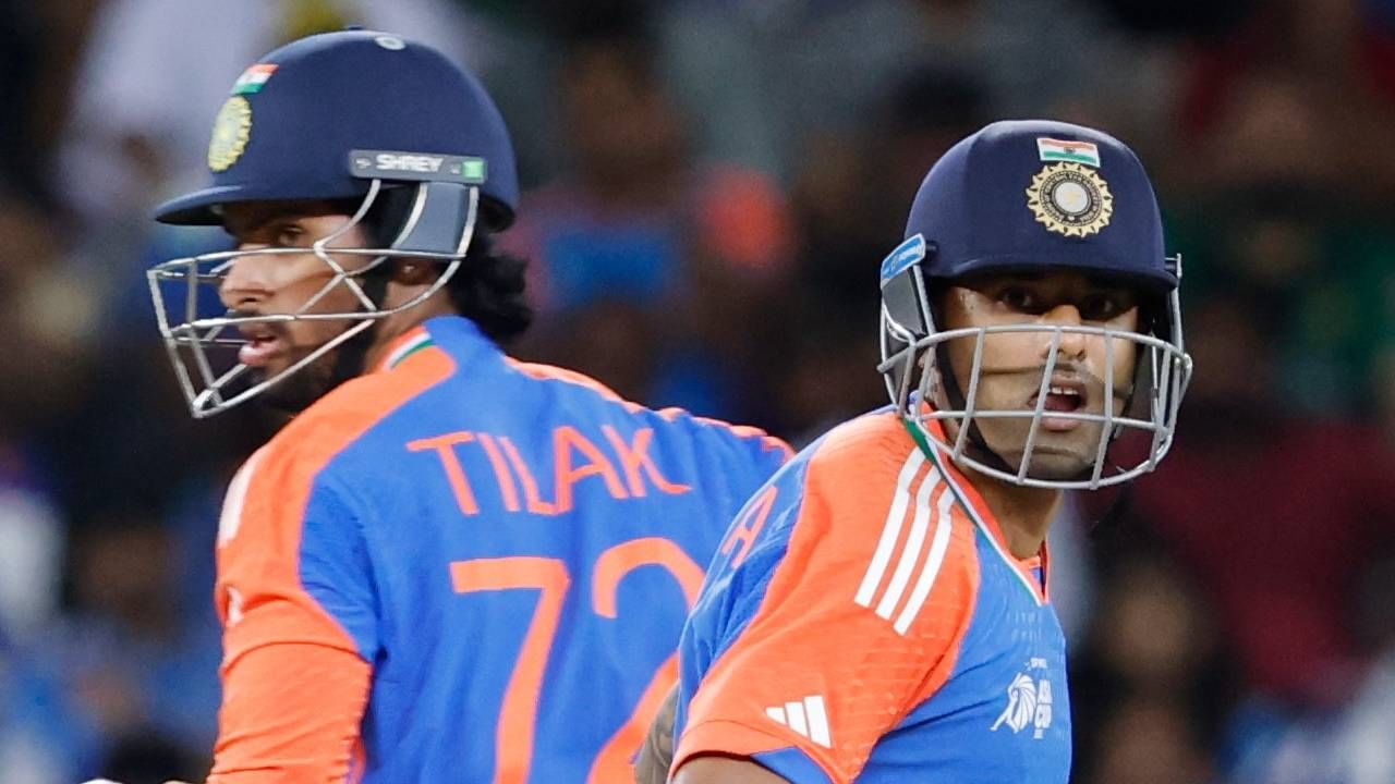 सूर्यकुमार यादवने टी20 सामन्यात शतक ठोकलं की नाही? याबाबतही त्यांना उत्सुकता होती. पण या प्रश्नाचं उत्तरं शोधेपर्यंत भारतीय संघाने बाजी मारली होती. पण उर्वरित दोन प्रश्नांबाबत संताप व्यक्त होत आहे. पाकिस्तानला पराभूत करत सुपर 4 फेरीत जागा पक्की केली होती. (फोटो- BCCI Twitter)