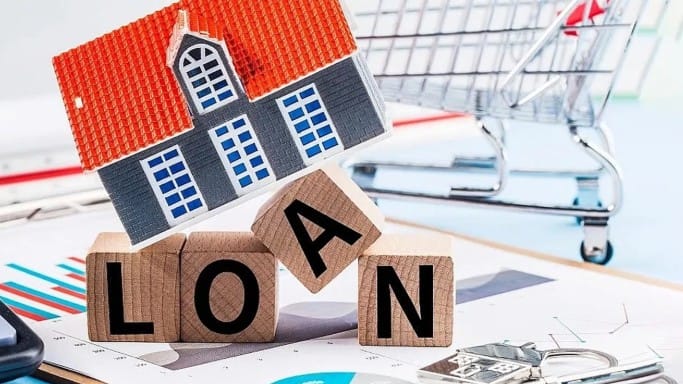 मात्र टॉप अप लोन घेताना तुम्हाला नव्याने कागदपत्रे देण्याची गरज नसते. तुम्ही अगोदर जमा केलेल्या कागदपत्रांच्या आधाराचे टॉप अप लोन दिले जाते. त्यामुळे टॉप अप लोनची प्रक्रिया ही नव्याने दिल्या जाणाऱ्या कर्जापेक्षा सुटसुटीत आहे.