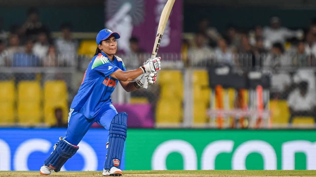 अमनजोतचा जन्म 25 ऑगस्ट 2000 रोजी मोहाली येथे झाला. तिचे वडील भूपिंदर सिंग हे सुतार आहेत. त्यांनी अमनजोतची पहिली बॅट बनवली. मुलीच्या क्रिकेट खेळण्याने ते नेहमीच नाराज असायचे. पण तिला तिच्या आजीचा पाठिंबा होता. (फोटो- बीसीसीआय ट्वीटर)