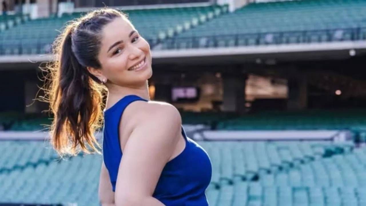 सारस्वत ब्राह्मण समुदाय, ज्याच्याशी हे आडनाव जोडले गेले आहे, तो वैदिक शिक्षण, साहित्य आणि कला क्षेत्रातील योगदानासाठी ओळखला जातो. महाराष्ट्र आणि गोव्यात या समुदायाचा सामाजिक आणि सांस्कृतिक प्रभाव लक्षणीय आहे.