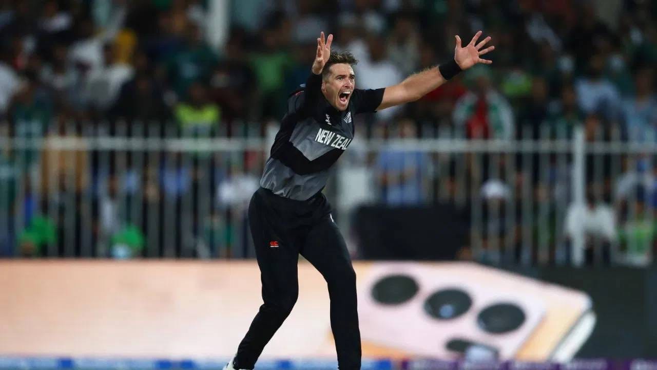 न्यूझीलंडचा वेगवान गोलंदाज टिम साउथीने 123 डावात 458.5 षटके टाकली आमइ 2753 चेंडूत 164 बळी घेतले. यासह टी20 आंतरराष्ट्रीय क्रिकेटमध्ये सर्वाधिक बळी घेणारा गोलंदाज ठरला होता.  (PHOTO- Blackcaps Twitter)