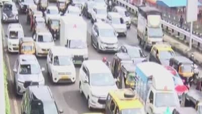 Mumbai Traffic Police : ईद-ए-मिलादच्या मिरवणुकीसाठी कुठले रस्ते बंद? मुंबईच्या कुठल्या मार्गात बदल केलेत ते वाचा