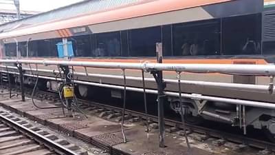 Solapur Flood : आधी महामार्ग बंद, आता वंदे भारत ठप्प.. सीना नदीच्या पुरामुळे सोलापुरात भीषण परिस्थिती