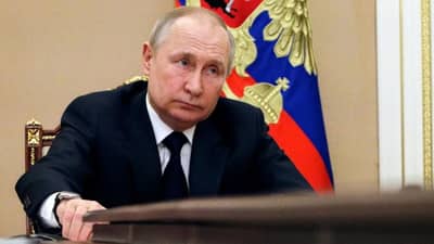 रशिया कोणत्याही क्षणी इंग्लंडवर हल्ला करणार? युद्धाचा भडका उडणार, राजदूताच्या दाव्यानं उडाली जगाची झोप