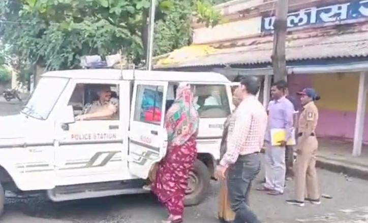 त्यात आरोपींना रंगेहात पकडण्यात यश आले. तपासादरम्यान आरोपींच्या ताब्यातून दागिने व रोकड जप्त करण्यात आली. असून प्रकरणी पोलिसांनी गुन्हा नोंदविला आहे. पोलीस या प्रकरणाचा तपास करत आहेत. 