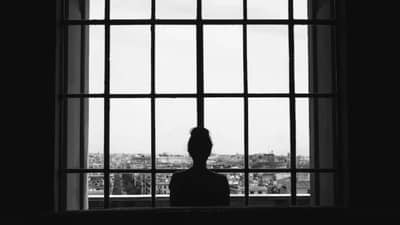 मोठी बातमी! अभिनेत्रीच्या वेश्या व्यवसायाचा पर्दाफाश, मुंबईत रंगेहात पकडलं