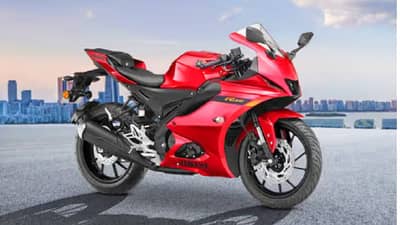 Yamaha R15 बाईक आकर्षक कलरमध्ये लॉन्च, फीचर्स, किंमत जाणून घ्या