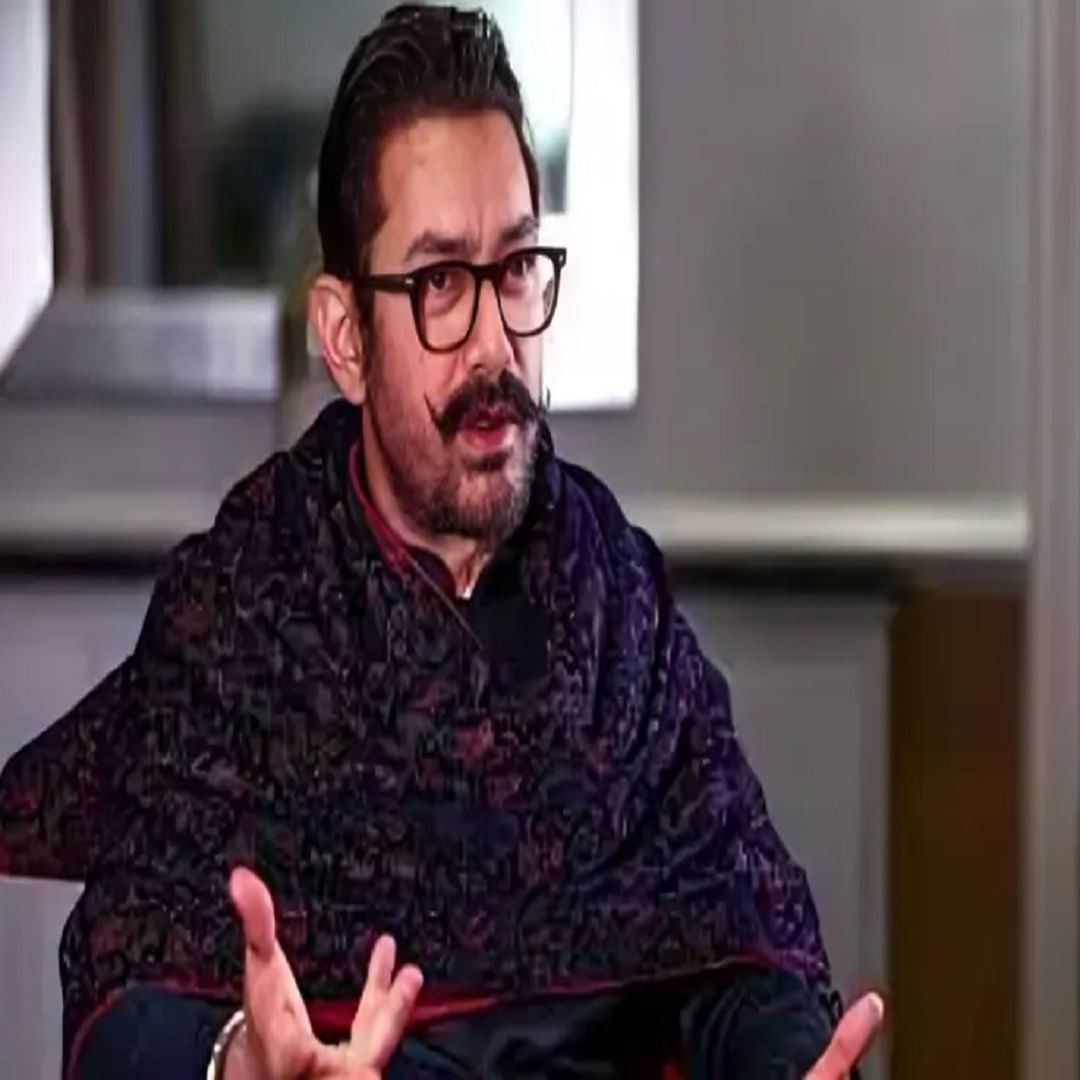 आमिर खान: बॉलिवूडमध्ये 'मिस्टर परफेक्शनिस्ट' म्हणून प्रसिद्ध असलेला आमिर खान देखील सोशल मीडिया वापरत नाही. त्याच्या प्रोडक्शन हाऊस 'आमिर खान प्रॉडक्शन्स' चे इंस्टाग्राम हँडल आहे, पण आमिरकडे ते नाही. त्याचे स्वत:चे इंस्टाग्राम पेज नाही. 