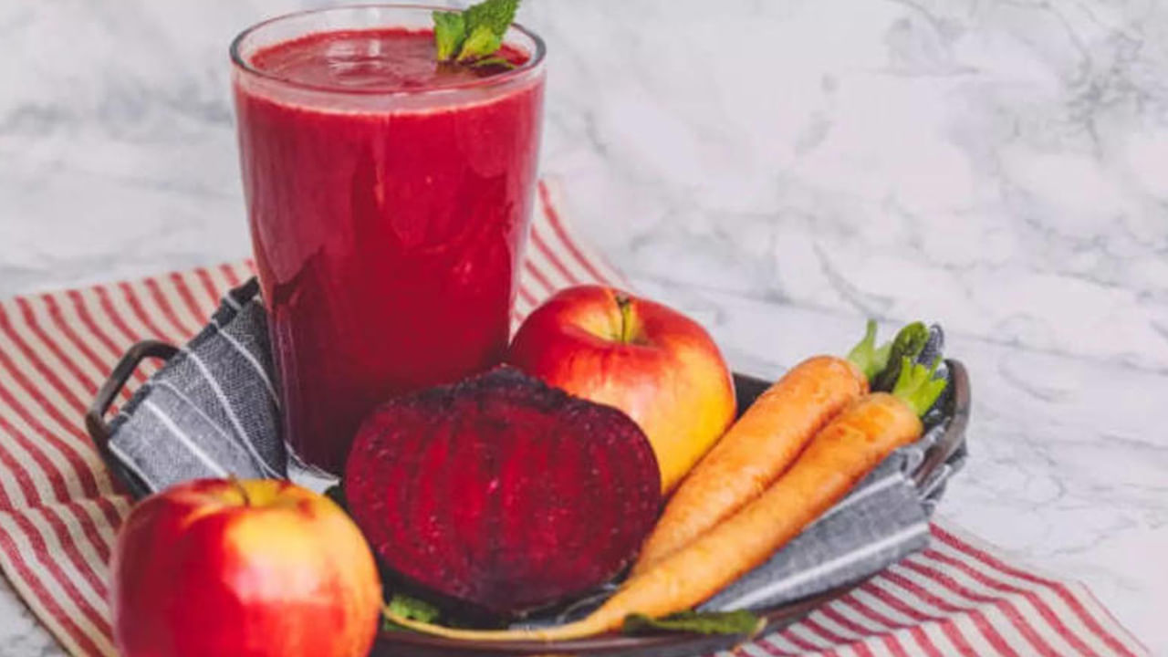 हल्ली धावपळीच्या आयुष्यात, संतुलित आहार घेणे खूप महत्त्वाचे आहे. शरीर निरोगी आणि तंदुरुस्त ठेवण्यासाठी अनेकजण एबीसी ज्यूस पिताना दिसतात. गेल्या काही वर्षांपासून एबीसी ज्यूस पिण्याचे प्रमाण वाढले आहे.