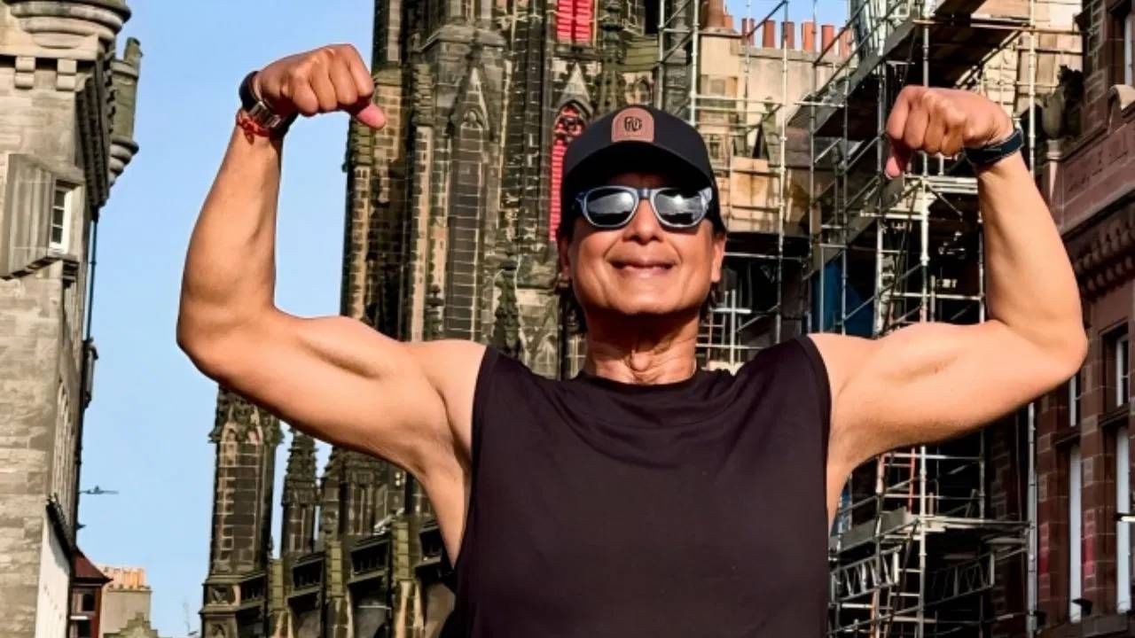 आम्ही बोलतोय नेपाळी सिनेमाचा सुपरस्टार राजेश हमाल यांच्याबद्दल. 9 जून 1964 रोजी  पल्पा, नेपाळमध्ये राजेश यांचा जन्म झाला. त्यांनी स्वत:ची एक वेगळी ओळख बनवली. राजेश यांनी तीन दशकापेक्षा जास्त काळात 300 पेक्षा जास्त सिनेमांमध्ये काम केलं.  