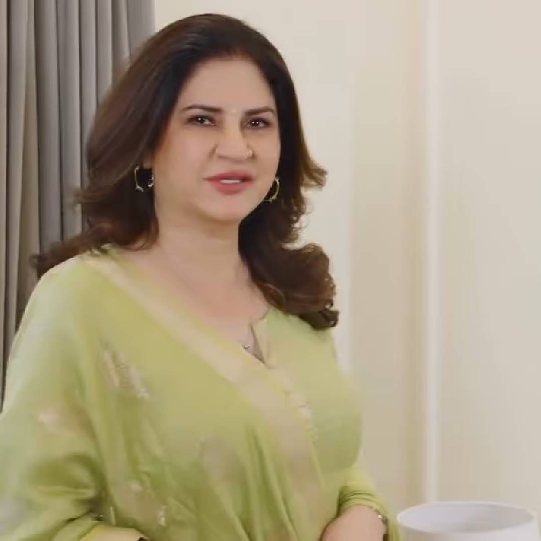 सिद्धार्थ कननला दिलेल्या जुन्या मुलाखतीत कुनिका म्हणालेली की, मला दोन चित्रपटातून यासाठी काढलं, कारण मी कॉम्र्पोमाइज करायला नकार दिलेला. कुनिकाने सांगितलं की, एक मोठा चित्रपट होता. एका मोठा डायरेक्टर हा सिनेमा बनवत होता. अभिनेतेही सिनिअर होते. त्यांना मी माझ्या वडिलांसमान मानत होती. 