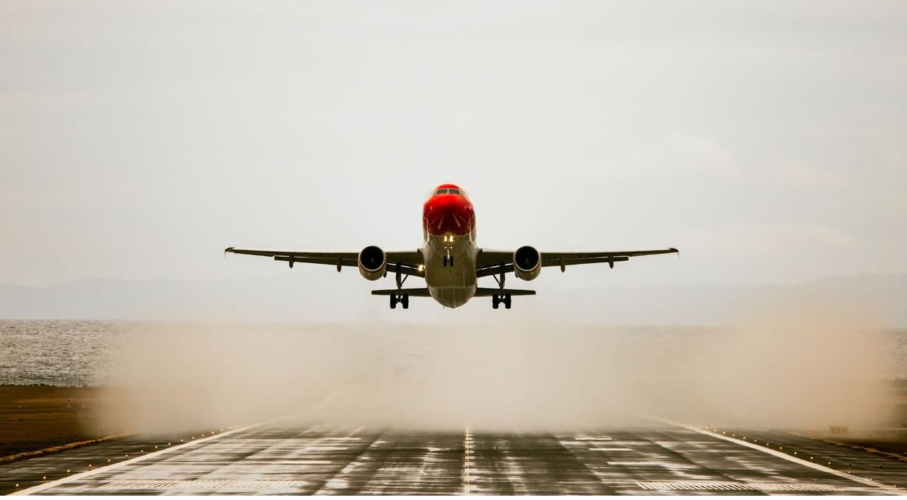 भर आकाशात विमानाचे छप्पर उडाले, तरीही वाचले ९४ प्रवासी, चमत्कारीक घटनेची अजब कहाणी