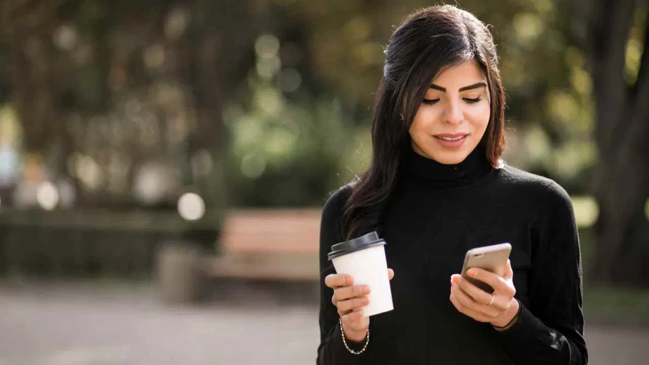 प्लॅनची ​व्हॅलिडिटी किती​: या 100 रुपयांच्या एअरटेल प्रीपेड प्लॅनच्या व्हॅलिडिटीमध्ये कोणताही बदल झालेला नाही. पूर्वीप्रमाणेच हा प्लॅन अजूनही 30 दिवसांच्या व्हॅलिडिटीसह उपलब्ध आहे. (फोटो - फ्रीपिक)