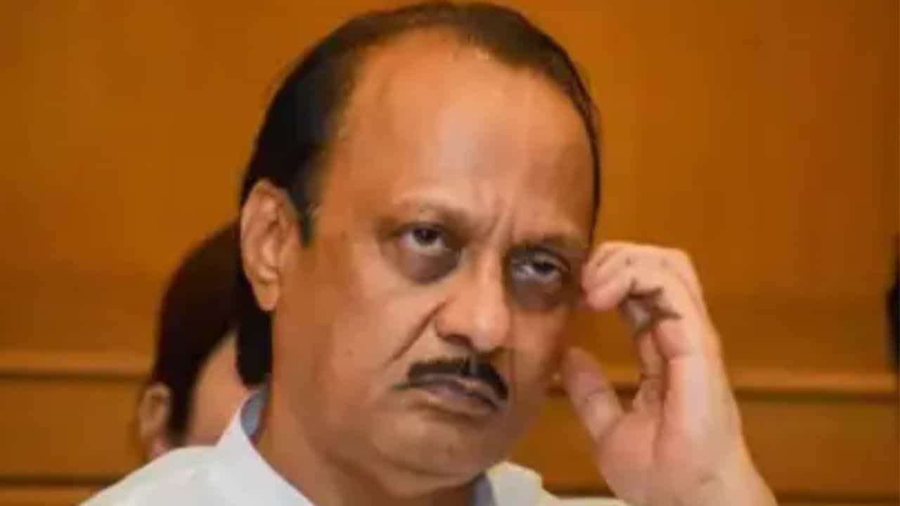 कारवाईच्या वेळी पोलिसांनी थेट अजितदादांनाच सांगितलं... व्हिडीओ कॉल करा!