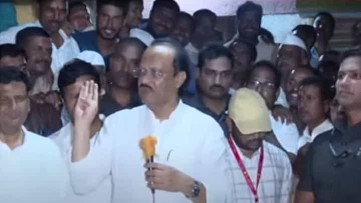 Ajit Pawar : याला करा रे मुख्यमंत्री, जो काम करतो त्याचीच मारा.. 'त्या' प्रश्नावरून अजितदादा भडकले, बघा नेमकं काय घडलं? Ajit Pawar : याला करा रे मुख्यमंत्री, जो काम करतो त्याचीच मारा.. 'त्या' प्रश्नावरून अजितदादा भडकले, बघा नेमकं काय घडलं?