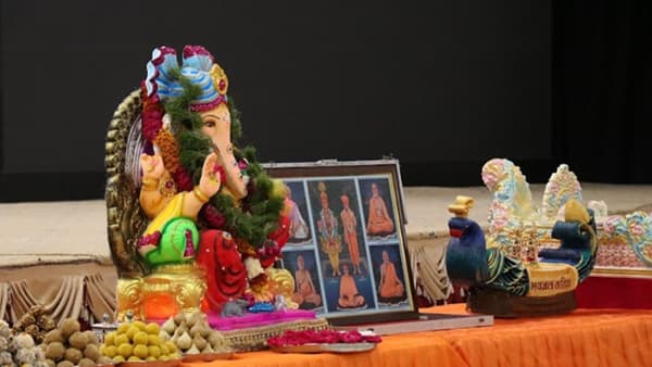 दिल्लीच्या प्रसिद्ध अक्षरधाम मंदिरात आज ३ सप्टेंबर २०२५ रोजी दोन मोठे उत्सव एकाच वेळी साजरे करण्यात आले. अक्षरधाम मंदिरात जलझुलनी एकादशी आणि गणपती विसर्जन हे उत्सव उत्साहात साजरे करण्यात आले.