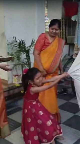 बाप्पाला निरोप देताना धाय मोकलून रडली चिमुकली