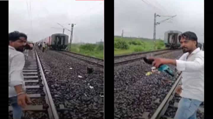 Amritsar Express Accident : अमृतसर एक्स्प्रेसचे 2 डबे डहाणू रेल्वे स्थानकाजवळ वेगळे झाले अन्... Amritsar Express Accident : अमृतसर एक्स्प्रेसचे 2 डबे डहाणू रेल्वे स्थानकाजवळ वेगळे झाले अन्...