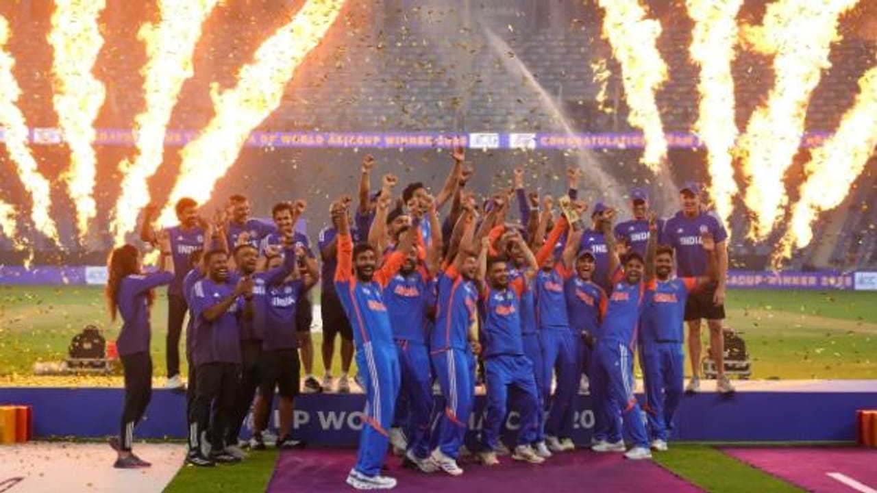 भारताने आशिया चषक 2025 स्पर्धा जिंकली आहे. भारताने पाकिस्तानला पाच गडी राखून नमवलं आहे. भारताचा विजय झाल्याचं जगजाहीर असलं तरी या स्पर्धेची ट्रॉफी मात्र भारताला अद्याप मिळालेली नाही. 