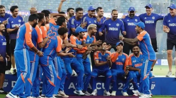 दुसरा पर्याय म्हणजे नक्वी यांची अट मान्य करून ट्रॉफी घेता येईल. मात्र भारत हा पर्याय न स्वीकारण्याचीच शक्यता अधिक आहे. त्यामुळे आता नियमांची लढाई लढून भारत ही ट्रॉफी परत मिळवू शकतो.   