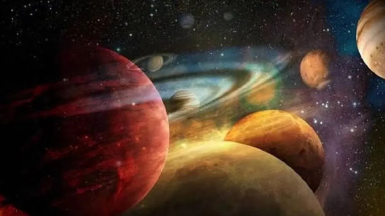 Astrological prediction : मोठी राजकीय उलथापालथ, राजाबद्दल मोठं भाकीत, भूकंप, महापूर; 2026 मध्ये भारतात काय-काय घडणार?