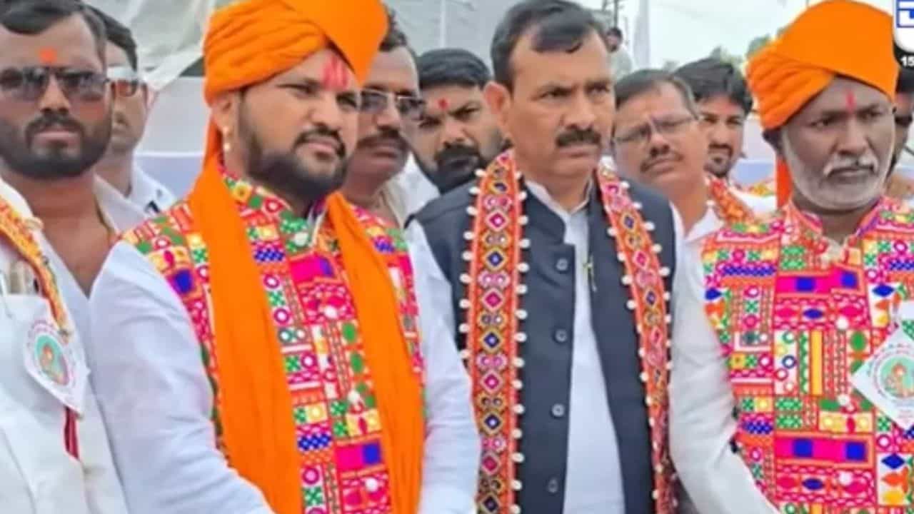 Banjara Reservation : पुन्हा आरक्षणाचा प्रश्न पेटणार, बंजारा समाजाच्या मागणीविरोधात आदिवासी नेते एकवटले