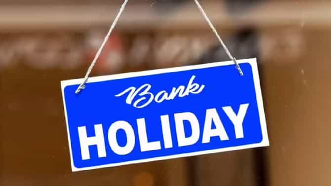Bank holidays in October 2025 : ओ ताई, दादा, काका.. इकडे लक्ष द्या ! ऑक्टोबरमध्ये इतके दिवस बँका राहणार बंद, तुमच्या शहरात कधी सुट्टी ? वाचा एका क्लिकवर !