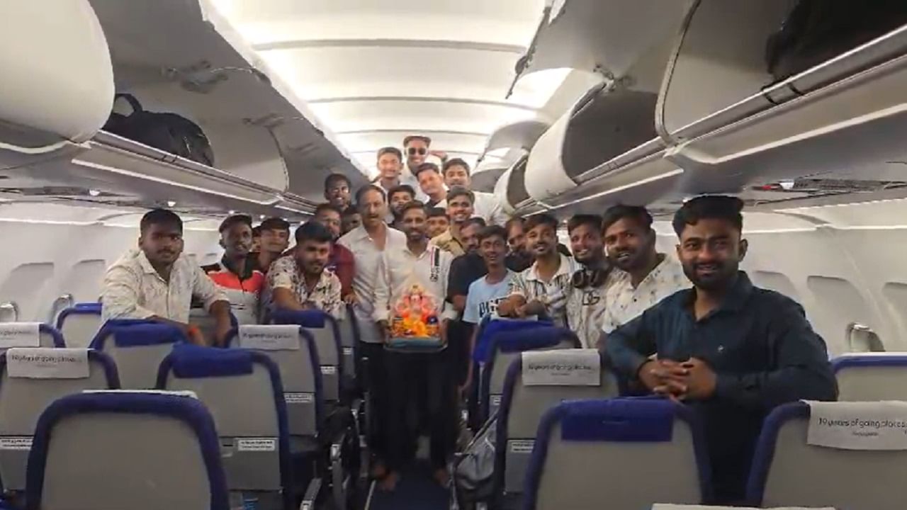 मंडळाने बाप्पाची विसर्जन मिरवणूक फक्त विमानाने काढली नाही तर,  तिरुअनंतपुरमला जाऊन आणि त्यांच्या लाडक्या गणपती बाप्पाचे विसर्जन केले.