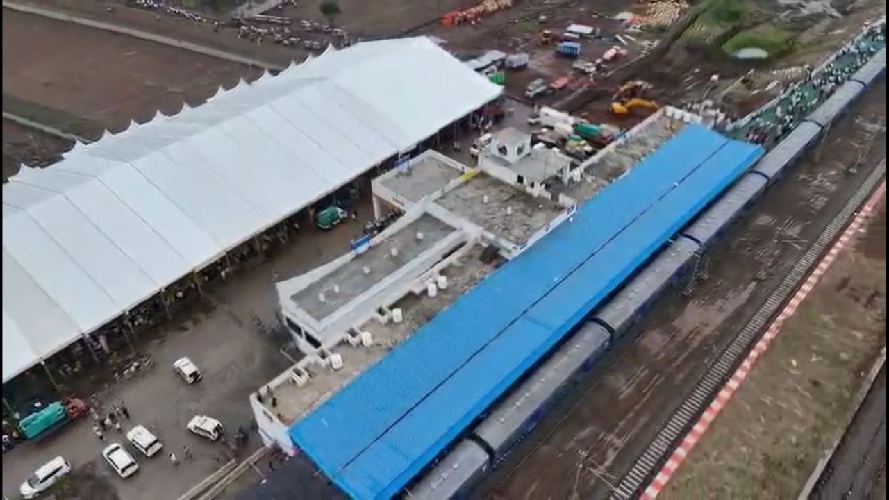 त्यामुळे स्थानिक शेती, उद्योग आणि व्यापाराला मोठी चालना मिळेल. यामुळे जिल्ह्याच्या अर्थव्यवस्थेत सुधारणा होईल. रेल्वे सेवा सुरू झाल्याने प्रत्यक्ष आणि अप्रत्यक्षरीत्या रोजगाराच्या नवीन संधी निर्माण होतील.