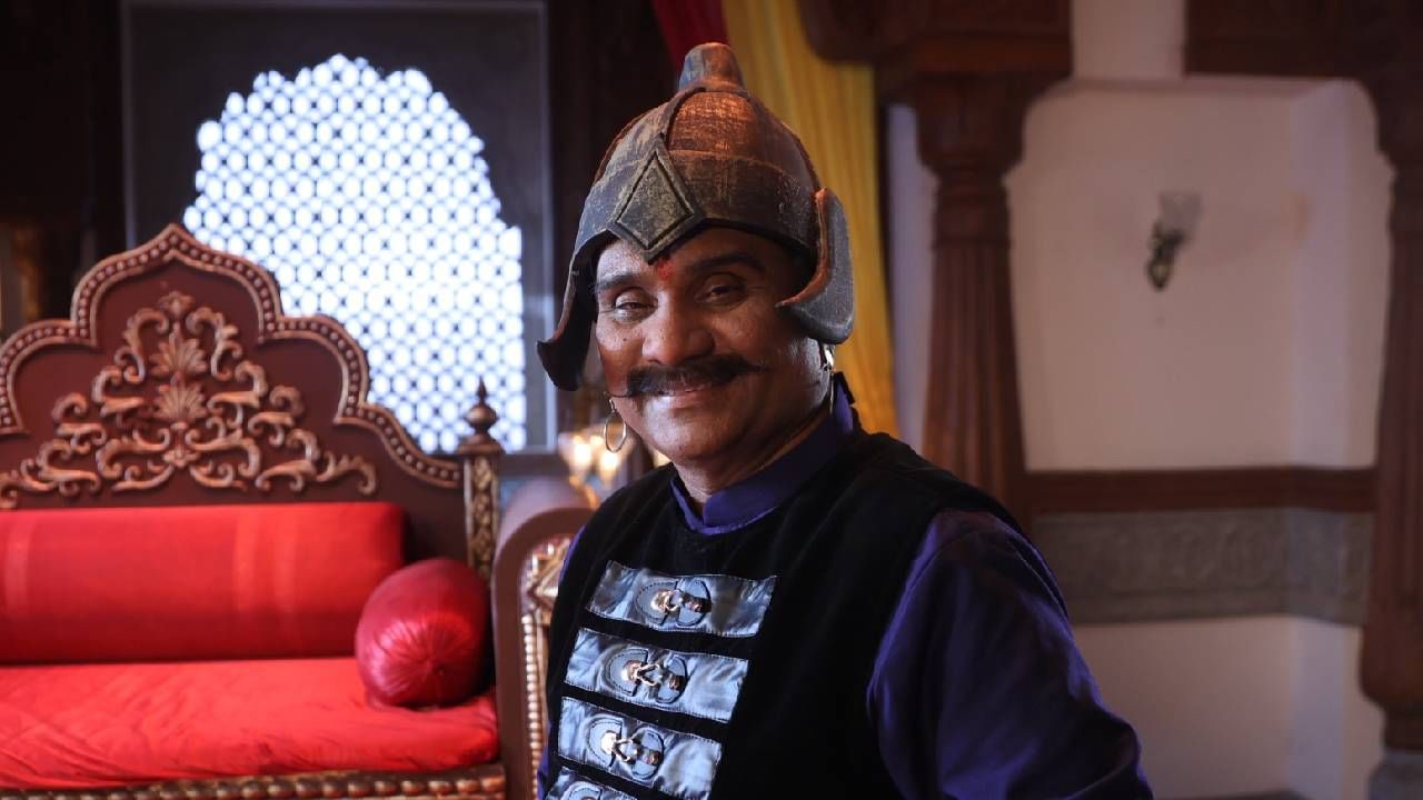 भाऊ कदम म्हणाले, "यंदाची दिवाळी खऱ्या अर्थाने ढिंचॅक असणार आहे. स्टार प्रवाहसोबत मी पहिल्यांदा काम करतोय त्यामुळे प्रचंड उत्सुकता आहे. निलेश साबळेसोबत इतक्या वर्षांची मैत्री आहे. हीच मैत्री निराळ्या ढंगात प्रेक्षकांसमोर येईल."
