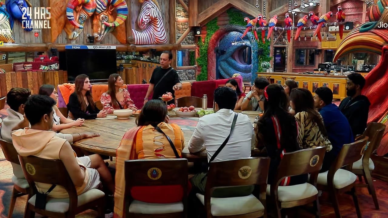 Bigg Boss 19 मधील 5 मोठे ट्विस्ट, दोघांमध्ये वाद, एक स्वतःला समजतो.... Bigg Boss 19 मधील 5 मोठे ट्विस्ट, दोघांमध्ये वाद, एक स्वतःला समजतो....