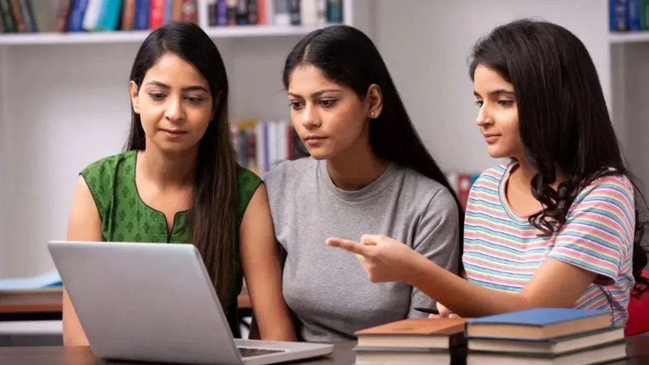 इंजिनिअर किंवा डॉक्टर नाही, 'या' मार्गांनी कमवा बक्कळ पैसे, 5 टॉप करीयर ऑप्शन घडवतील तुमचं आयुष्य