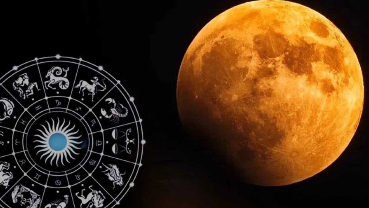 येत्या 7 सप्टेंबर रोजी या वर्षातील शेवटचे चंद्रग्रहण लागणार आहे. भारतीय प्रमाणवेळेनुसार हे चंद्रग्रहण रात्री 8.58 वाजता लागेल. तसेच मध्यरात्री 1.25 वाजता हे चंद्रग्रहण समाप्त होईल. 