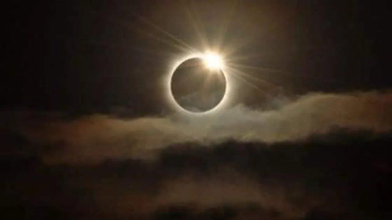 (डिस्क्लेमर : वरील माहिती उपलब्ध स्रोतावरून देण्यात आलेली आहे. याच्या तथ्यांबद्दल आम्ही कुठलाही दावा करीत नाही, तसेच अंधश्रद्धेला दुजोरा देत नाही)