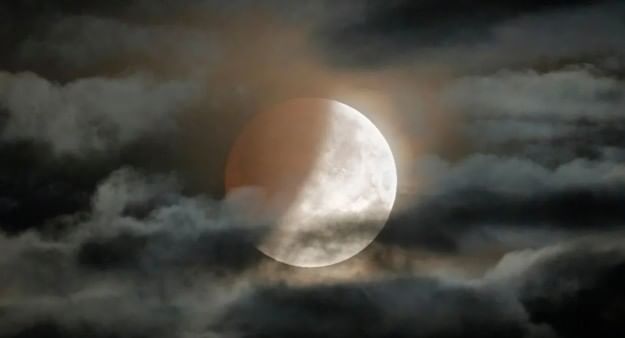 ग्रहण चालू असताना तसेच ग्रहण संपल्यानंतरही काही बाबींची काळजी घेणे गरजेचे आहे. ग्रहण चालू असताना संपत्तीविषयक, भावनात्मक कोणताही मोठा निर्णय घेऊ नका. ग्रहण संपल्यावर लगेच अंघोळ करा. 