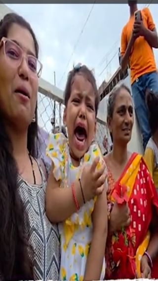 Video: लाडक्या बाप्पाला निरोप देताना चिमुकलीला अश्रू अनावर