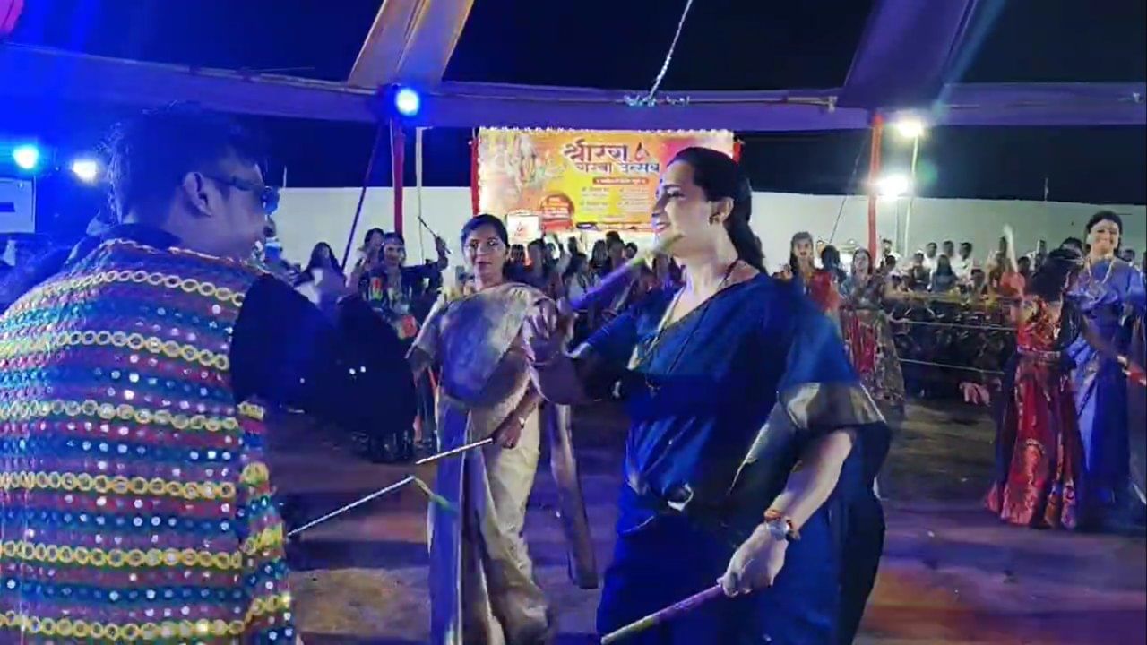 रात्रीच्या वेळी रंगीबेरंगी रोषणाईत, पारंपरिक वेशभूषा करून, ढोल-ताशांच्या तालावर ताल धरणारे लोक हे नवरात्रीचे खास वैशिष्ट्य असते. विशेष म्हणजे, अशाच उत्सवांमध्ये राजकीय आणि सामाजिक क्षेत्रातील मान्यवरही सहभागी होत आहेत.